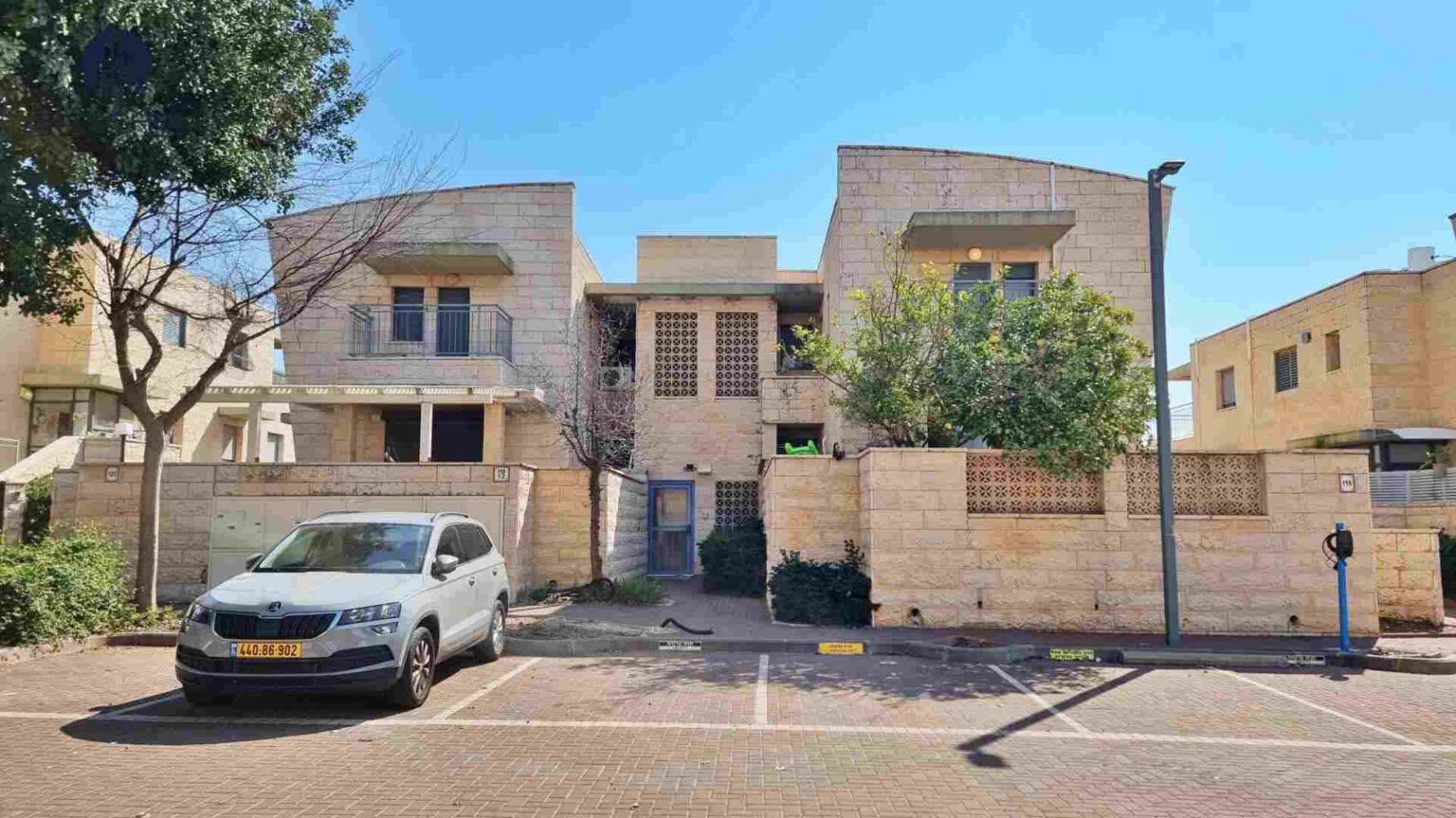 דרך השלום - בניין