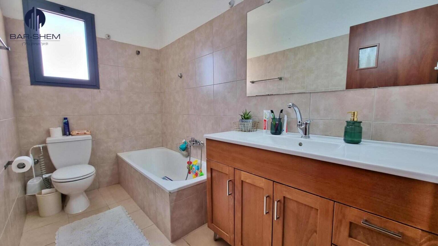 דרך השלום - חדר רחצה